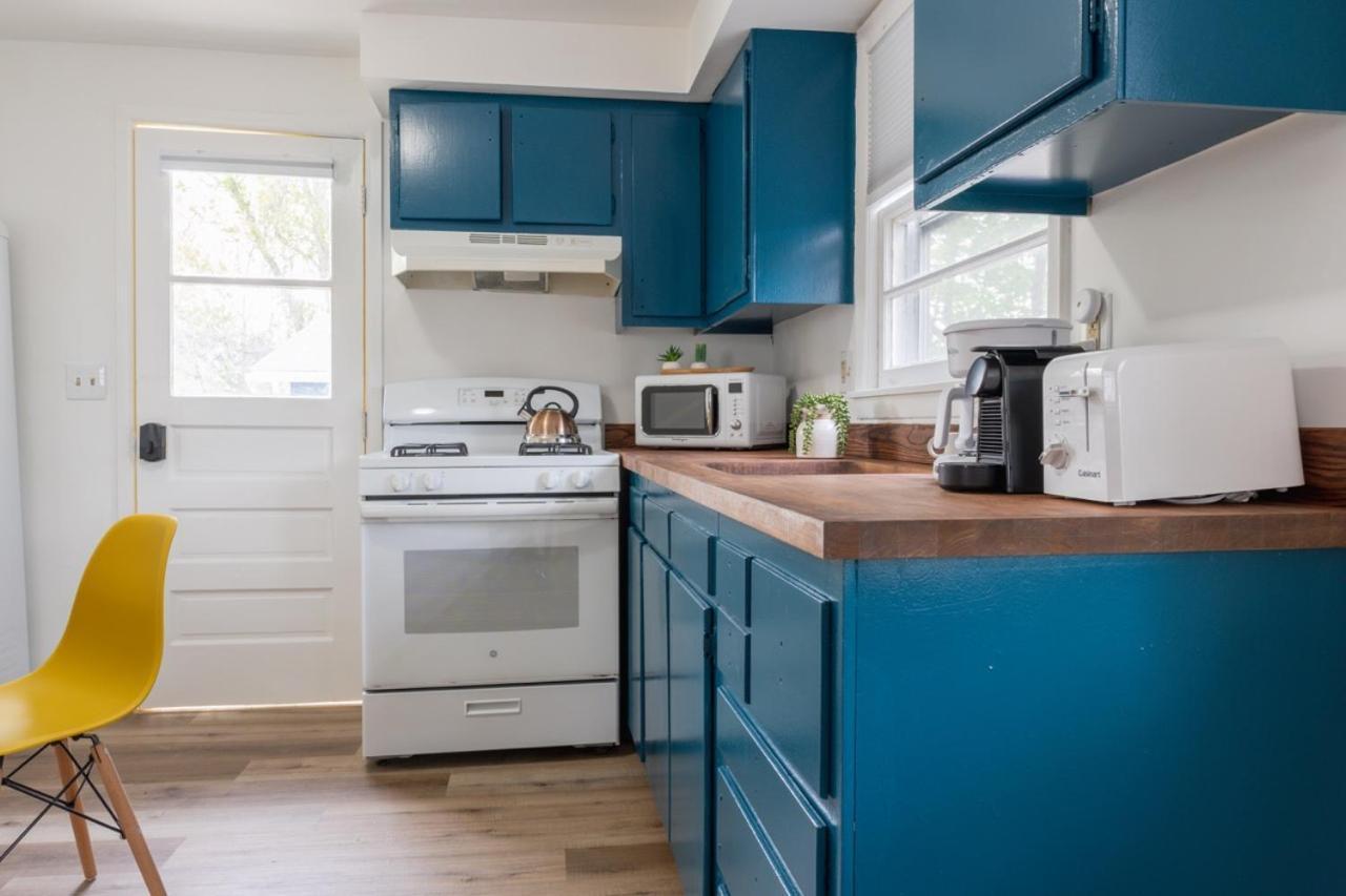 Retro Retreat Renovated 2Br, Desk, No Chore List! Kingston Bagian luar foto
