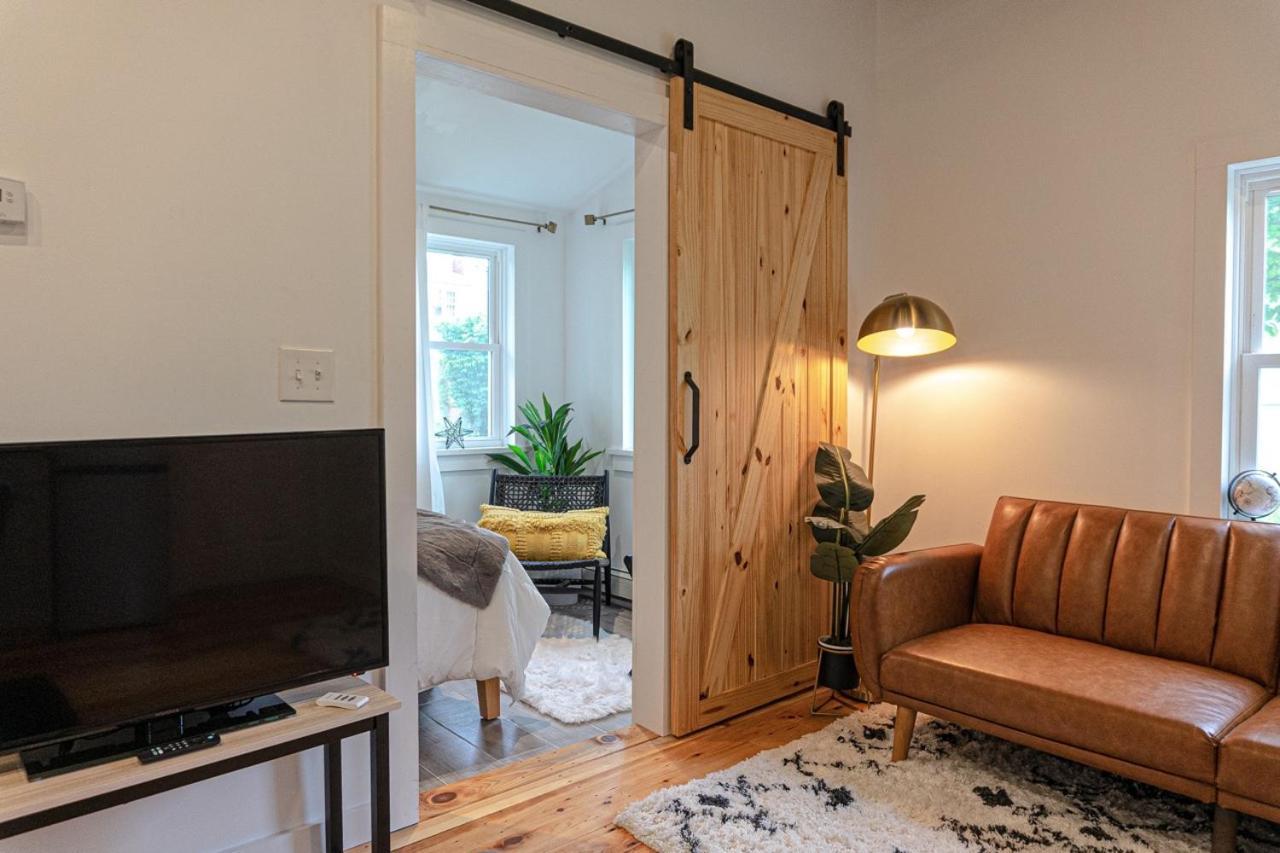 Retro Retreat Renovated 2Br, Desk, No Chore List! Kingston Bagian luar foto