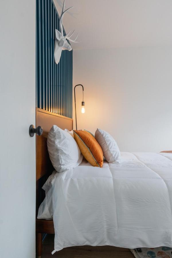 Retro Retreat Renovated 2Br, Desk, No Chore List! Kingston Bagian luar foto