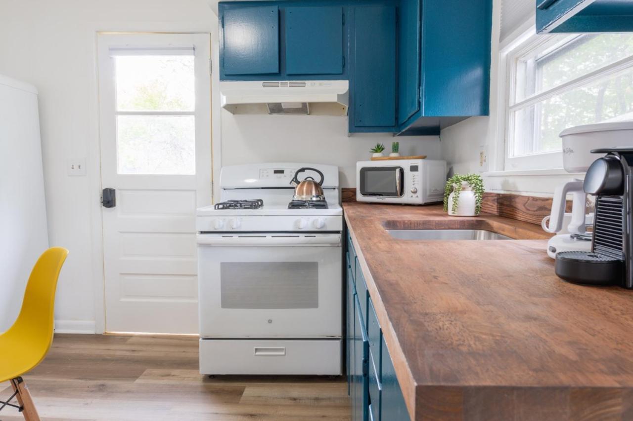 Retro Retreat Renovated 2Br, Desk, No Chore List! Kingston Bagian luar foto