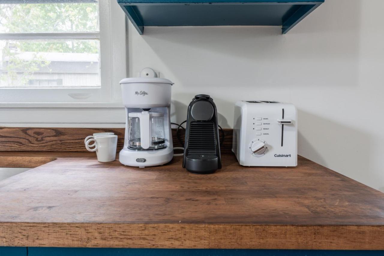 Retro Retreat Renovated 2Br, Desk, No Chore List! Kingston Bagian luar foto