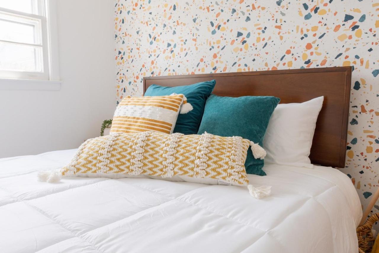 Retro Retreat Renovated 2Br, Desk, No Chore List! Kingston Bagian luar foto