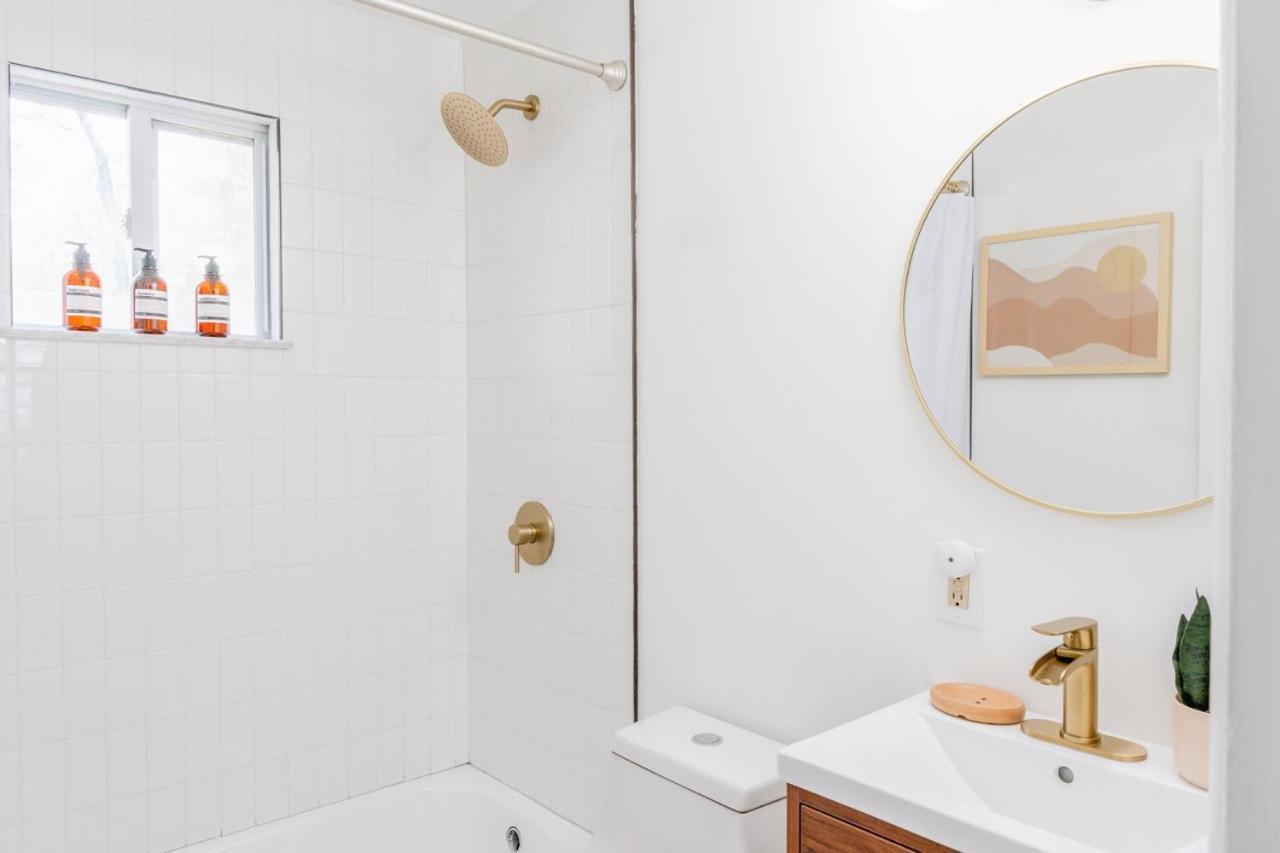 Retro Retreat Renovated 2Br, Desk, No Chore List! Kingston Bagian luar foto