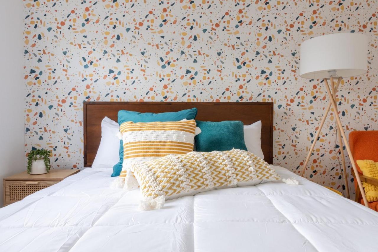 Retro Retreat Renovated 2Br, Desk, No Chore List! Kingston Bagian luar foto