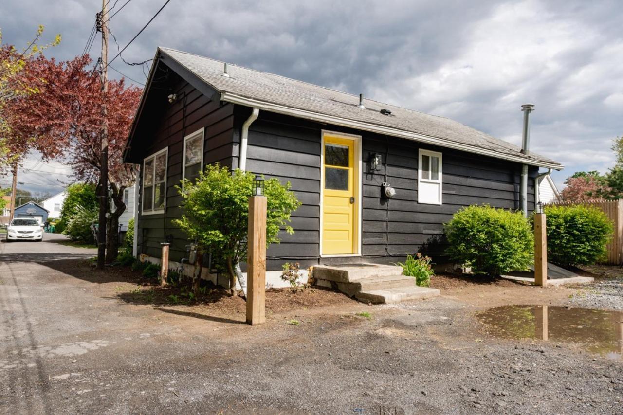 Retro Retreat Renovated 2Br, Desk, No Chore List! Kingston Bagian luar foto